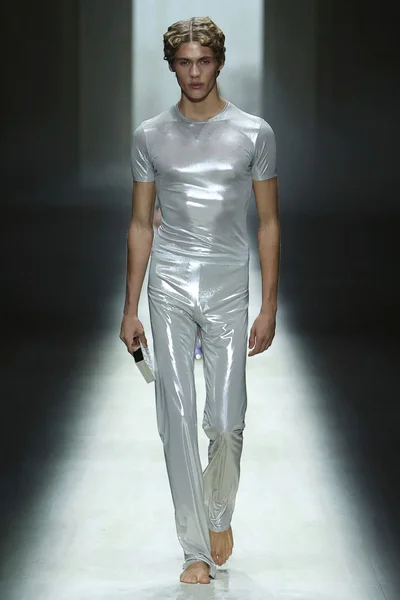 Look 76